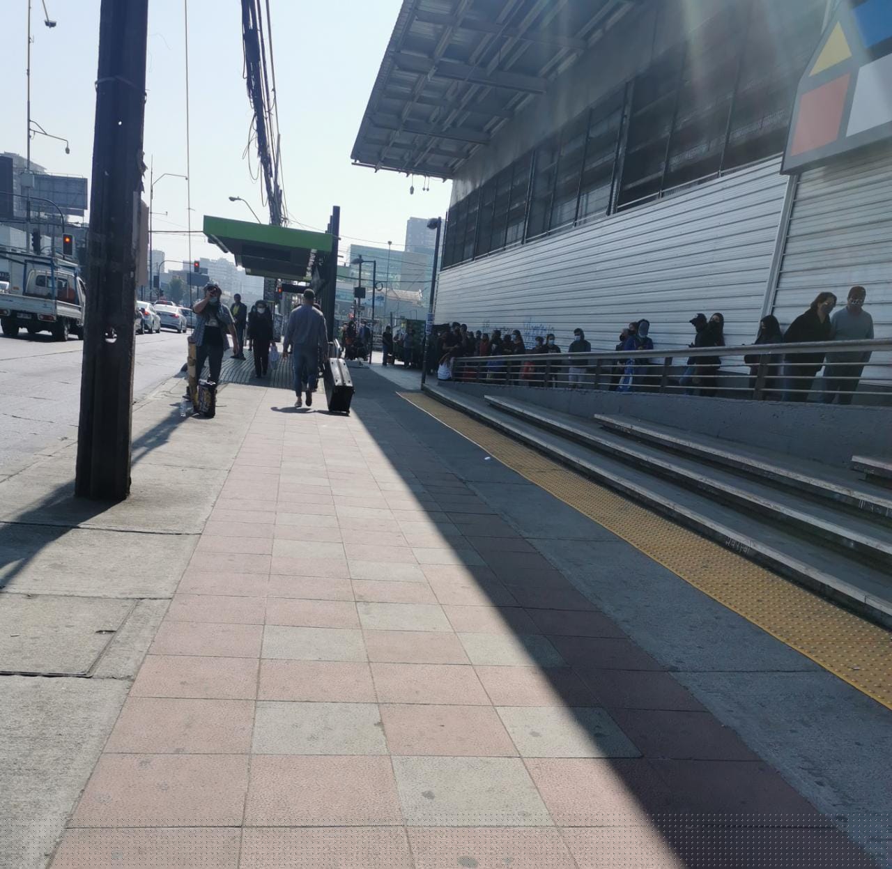 Un día cualquiera en pandemia en la Gran Avenida (con Av. Departamental) de la comuna de San Miguel.